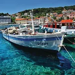 Apartment Three-Bedroom Apartment With A Fireplace In Stari Grad