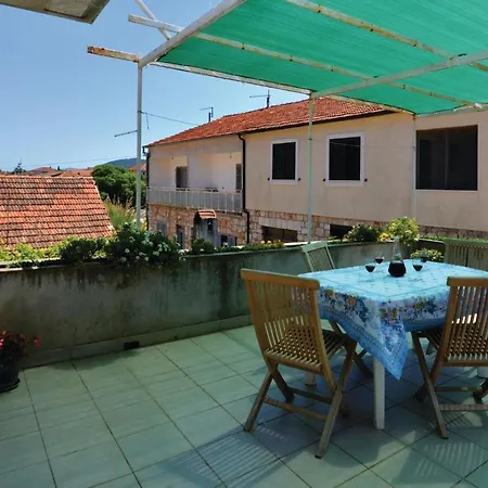 Three-Bedroom Apartment With A Fireplace In Stari Grad Apartment Stari Grad (Hvar)