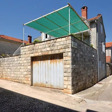 Three-Bedroom Apartment With A Fireplace In Stari Grad Apartment Stari Grad (Hvar)