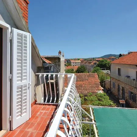 Apartment Three-Bedroom Apartment With A Fireplace In Stari Grad *