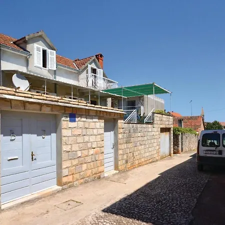 Apartment Three-Bedroom Apartment With A Fireplace In Stari Grad