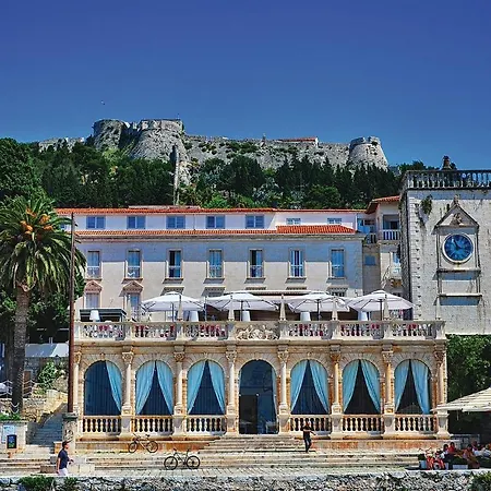 Apartment Three-Bedroom Apartment With A Fireplace In Stari Grad Stari Grad (Hvar)