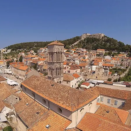 Apartment Three-Bedroom Apartment With A Fireplace In Stari Grad Stari Grad (Hvar)